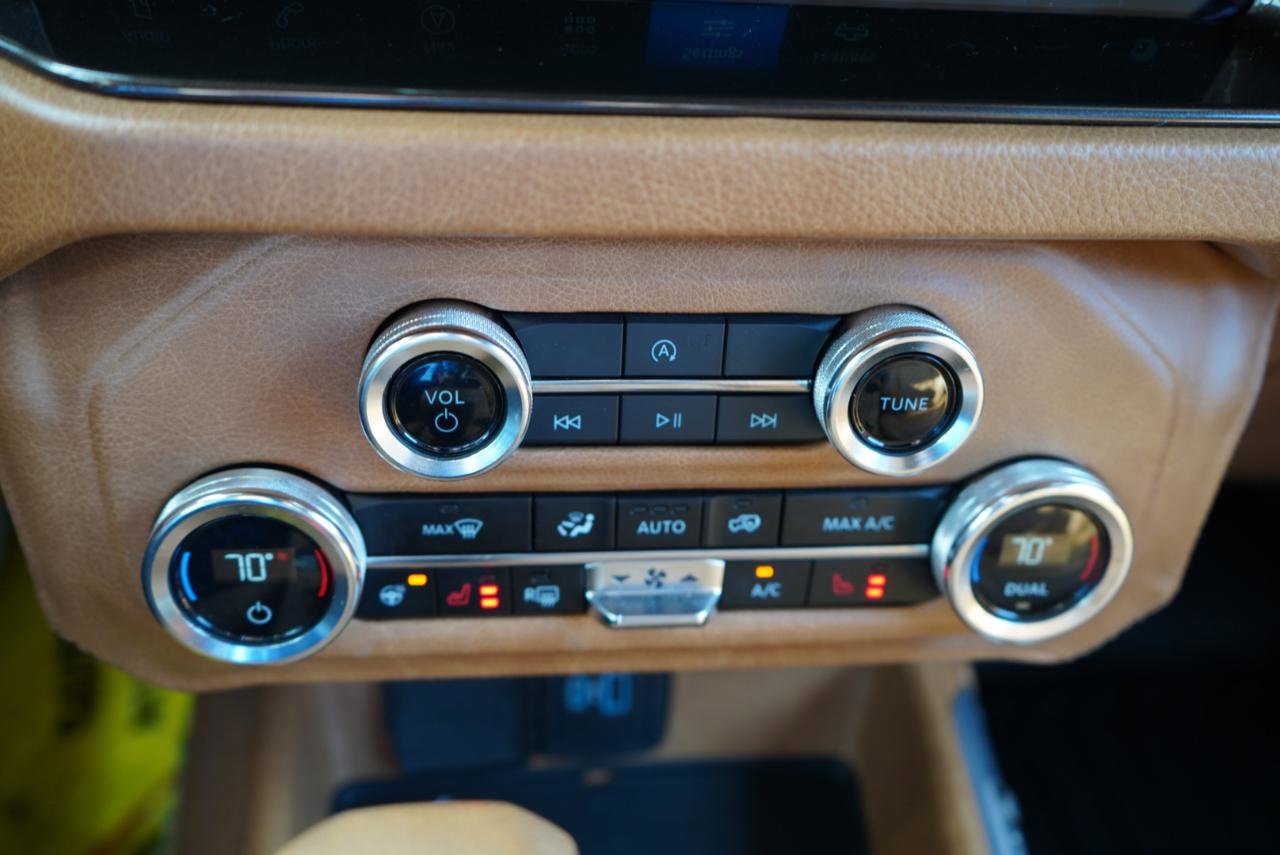 Used 2025 Ford Bronco Badlands image 61