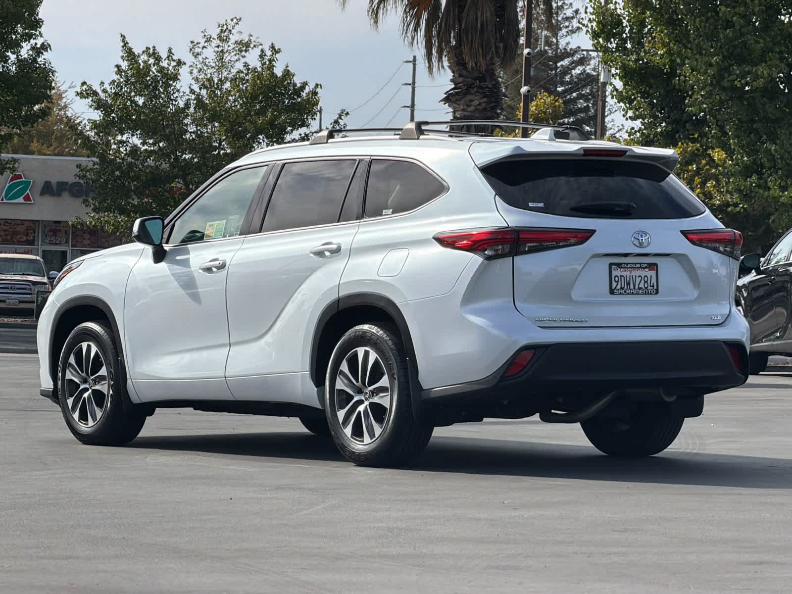 Used 2022 Toyota Highlander XLE FWD image 7