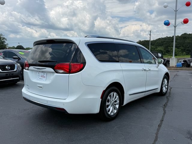 Used 2019 Chrysler Pacifica Touring-L FWD image 3