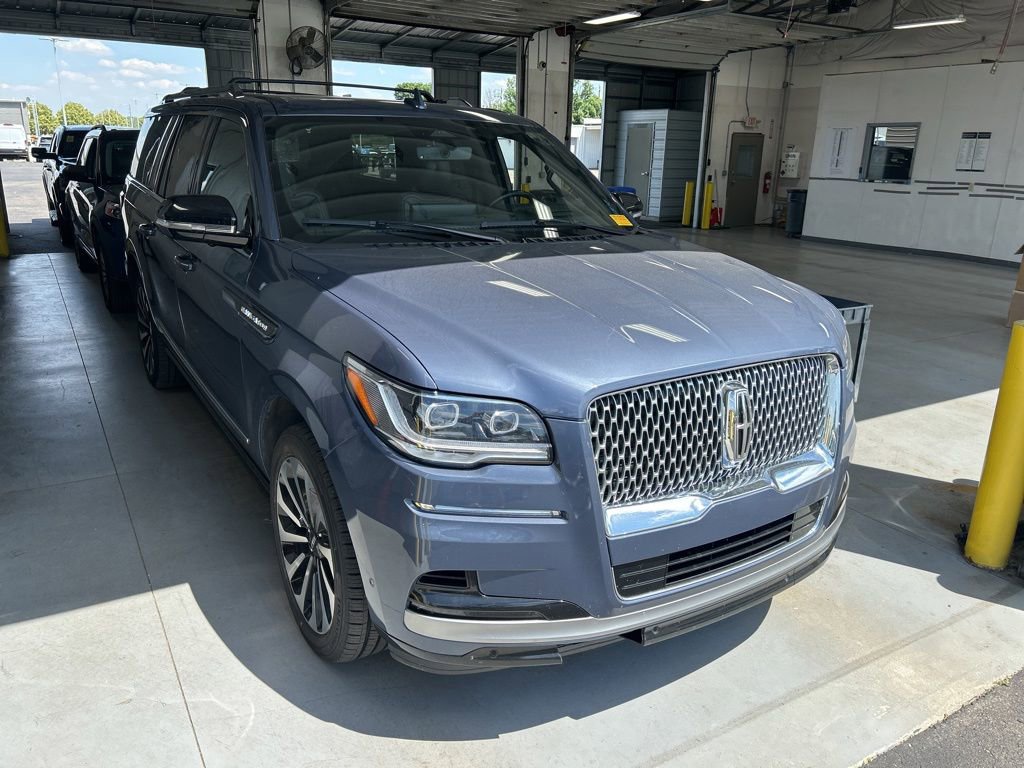 Used 2023 Lincoln Navigator L Reserve AWD/4WD image 1