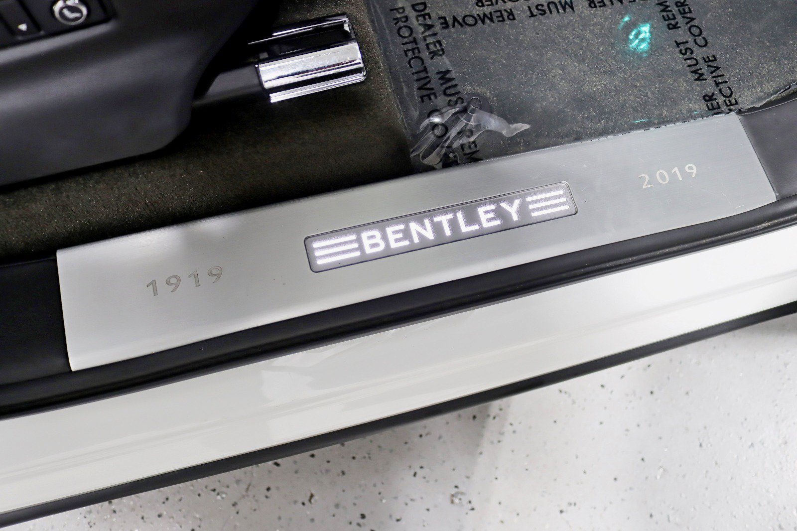 Used 2020 Bentley Bentayga Design Series AWD/4WD image 14