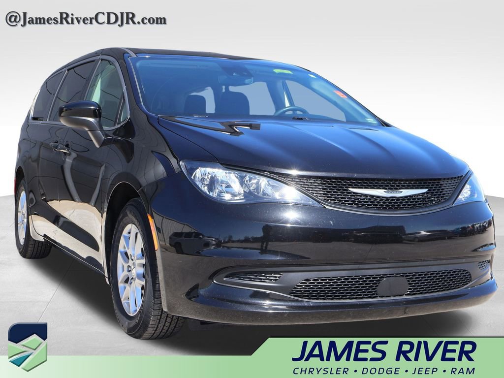 Used 2024 Chrysler Voyager LX image 6