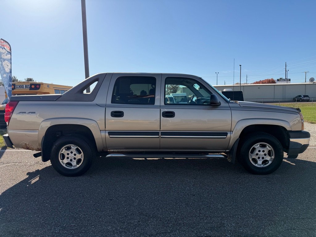 Used 2005 Chevrolet Avalanche LS w/ Onstar Plus Package image 19