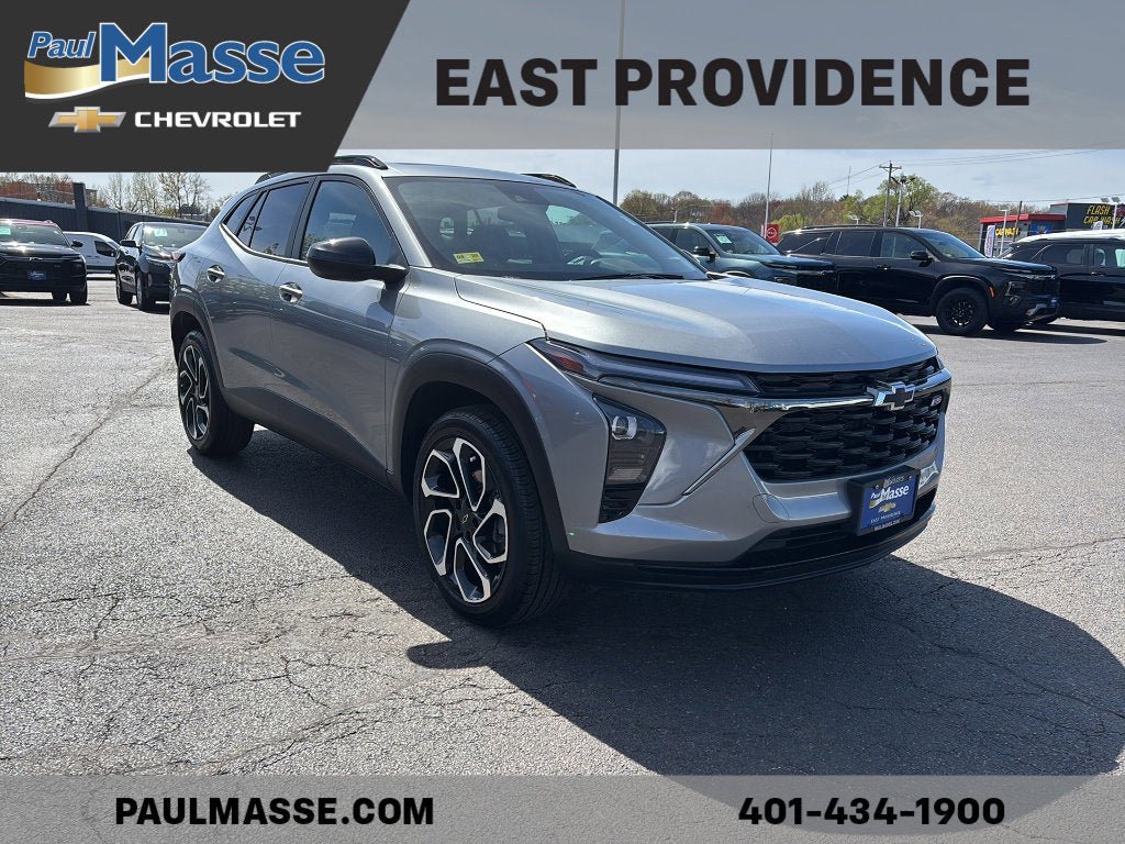 Used 2025 Chevrolet Trax RS w/ Sunroof Package FWD image 3
