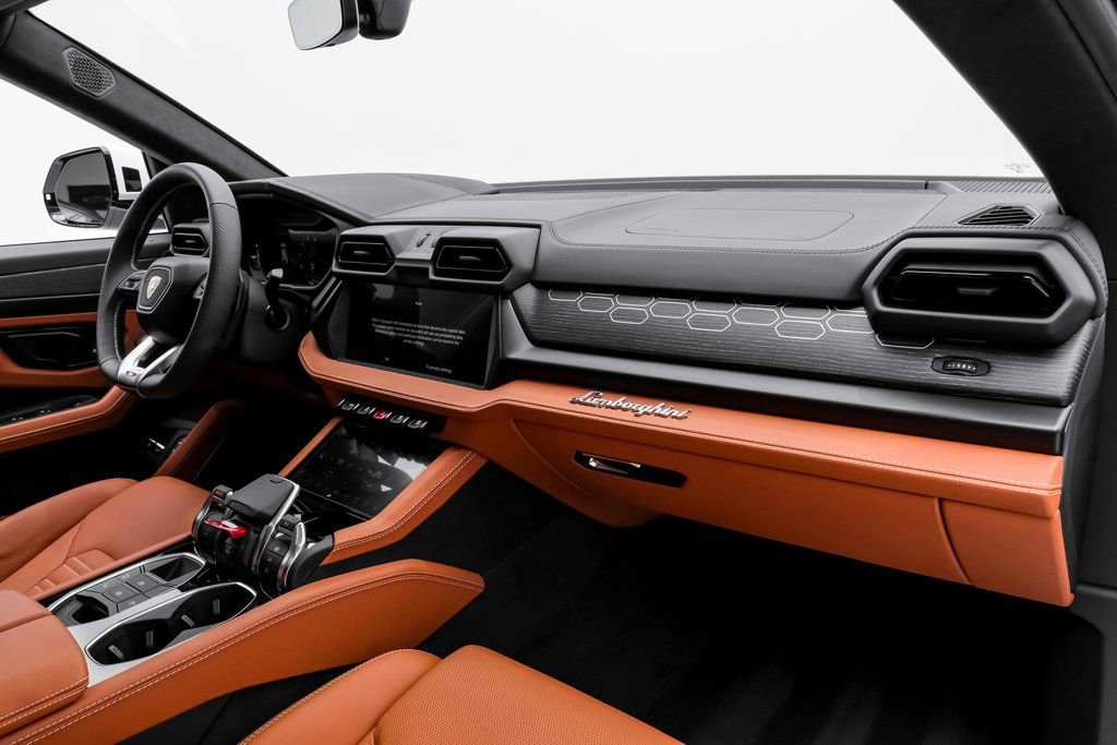 Used 2025 Lamborghini Urus SE AWD/4WD image 12