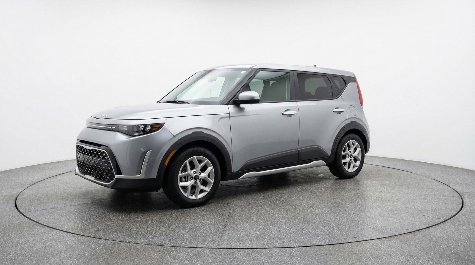 Used 2025 Kia Soul LX w/ LX Technology Package FWD image 3