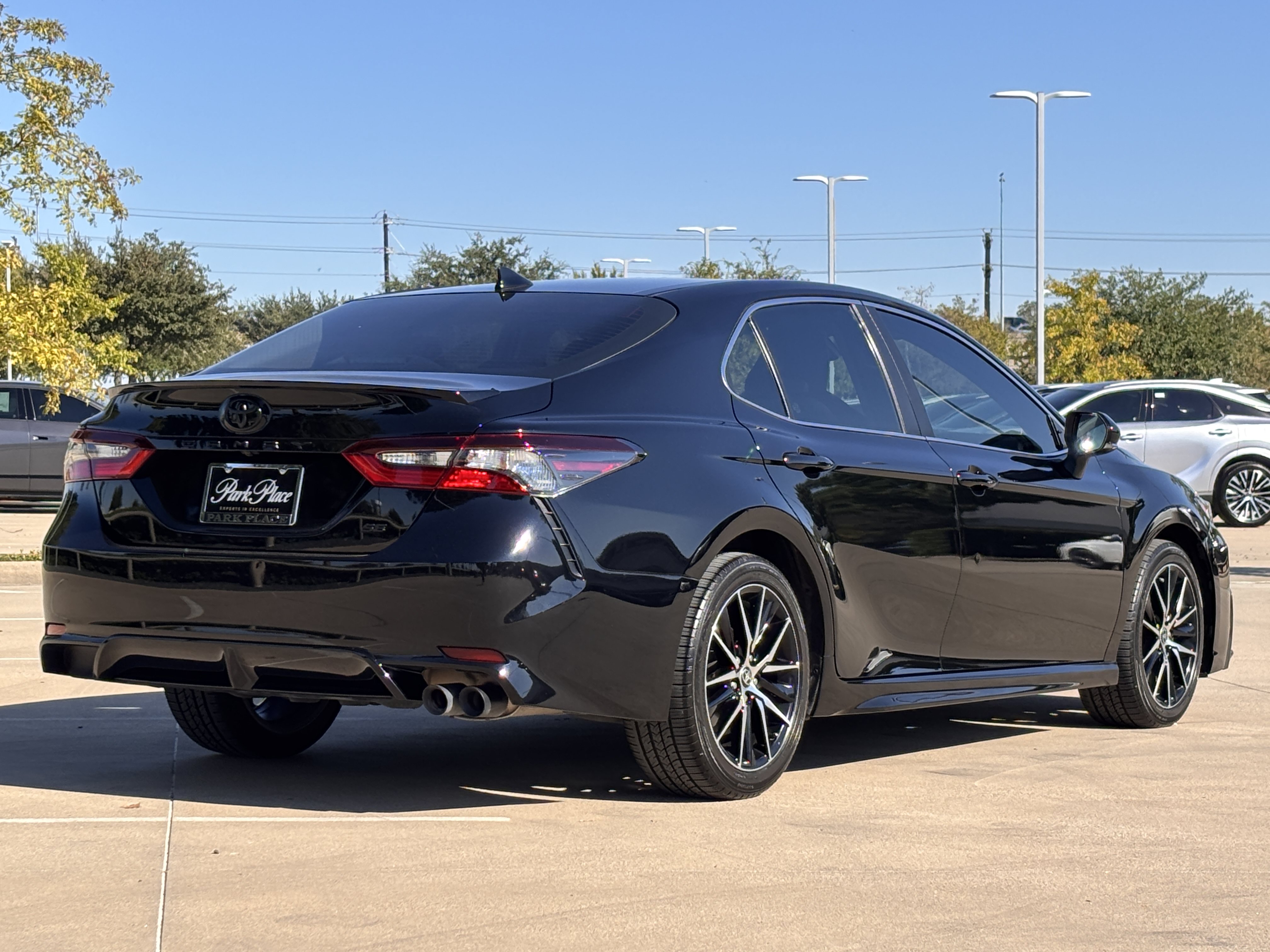Used 2021 Toyota Camry SE w/ Convenience Package FWD image 5