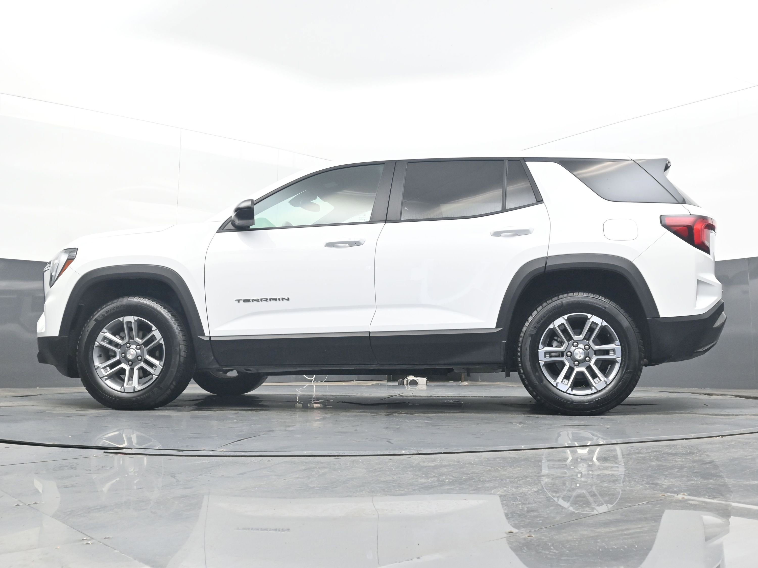Used 2025 GMC Terrain Elevation image 15