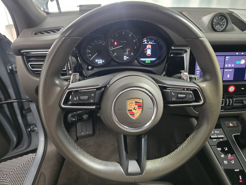 Certified 2024 Porsche Macan AWD/4WD image 16