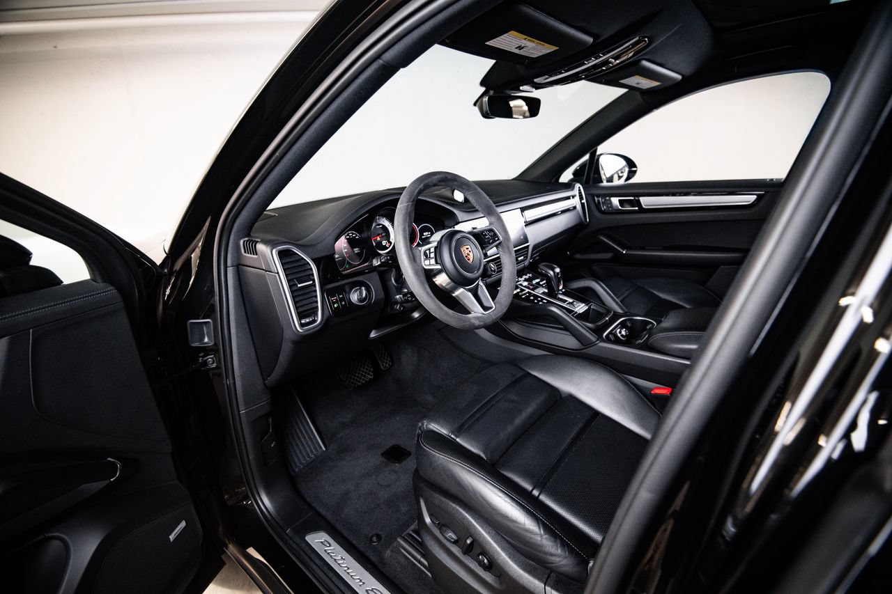 Certified 2023 Porsche Cayenne Platinum Edition AWD/4WD image 4