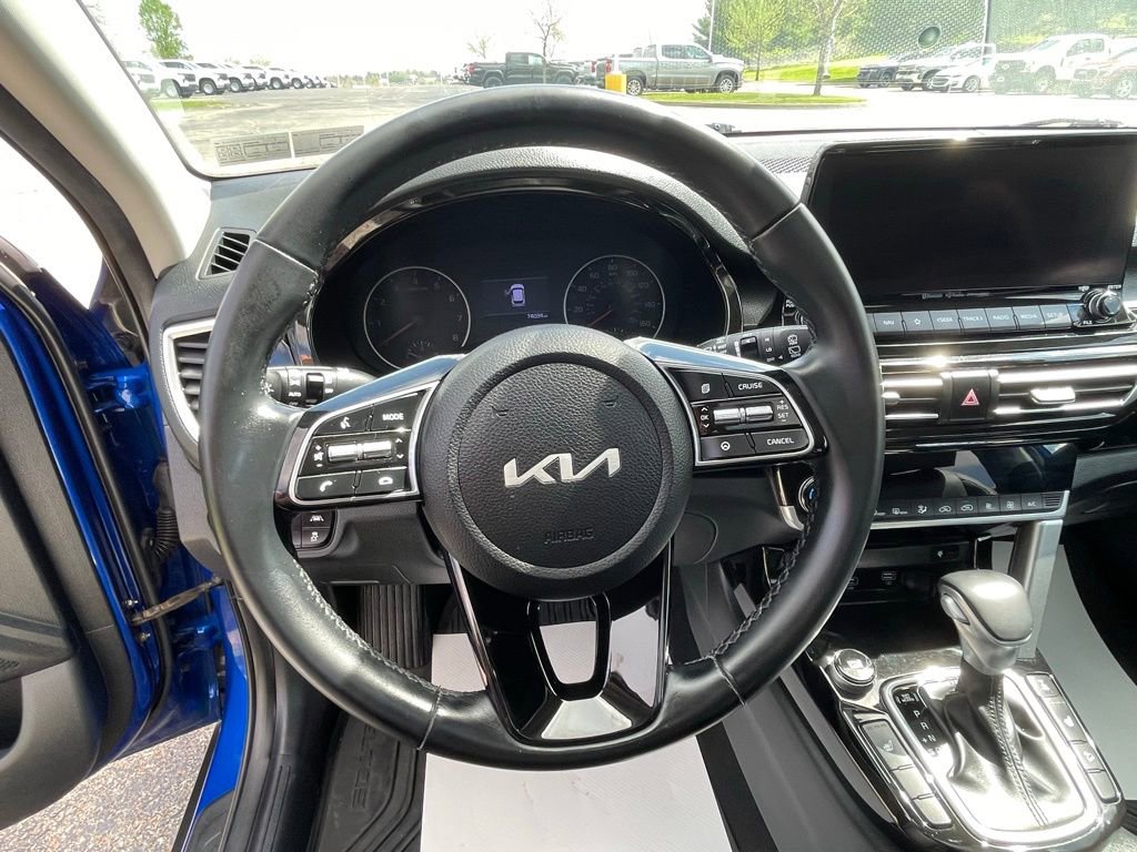 Certified 2022 Kia Seltos EX image 30
