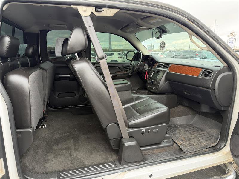 Used 2007 GMC Sierra 2500 SLT w/ Z71 Off-Road Package AWD/4WD image 10