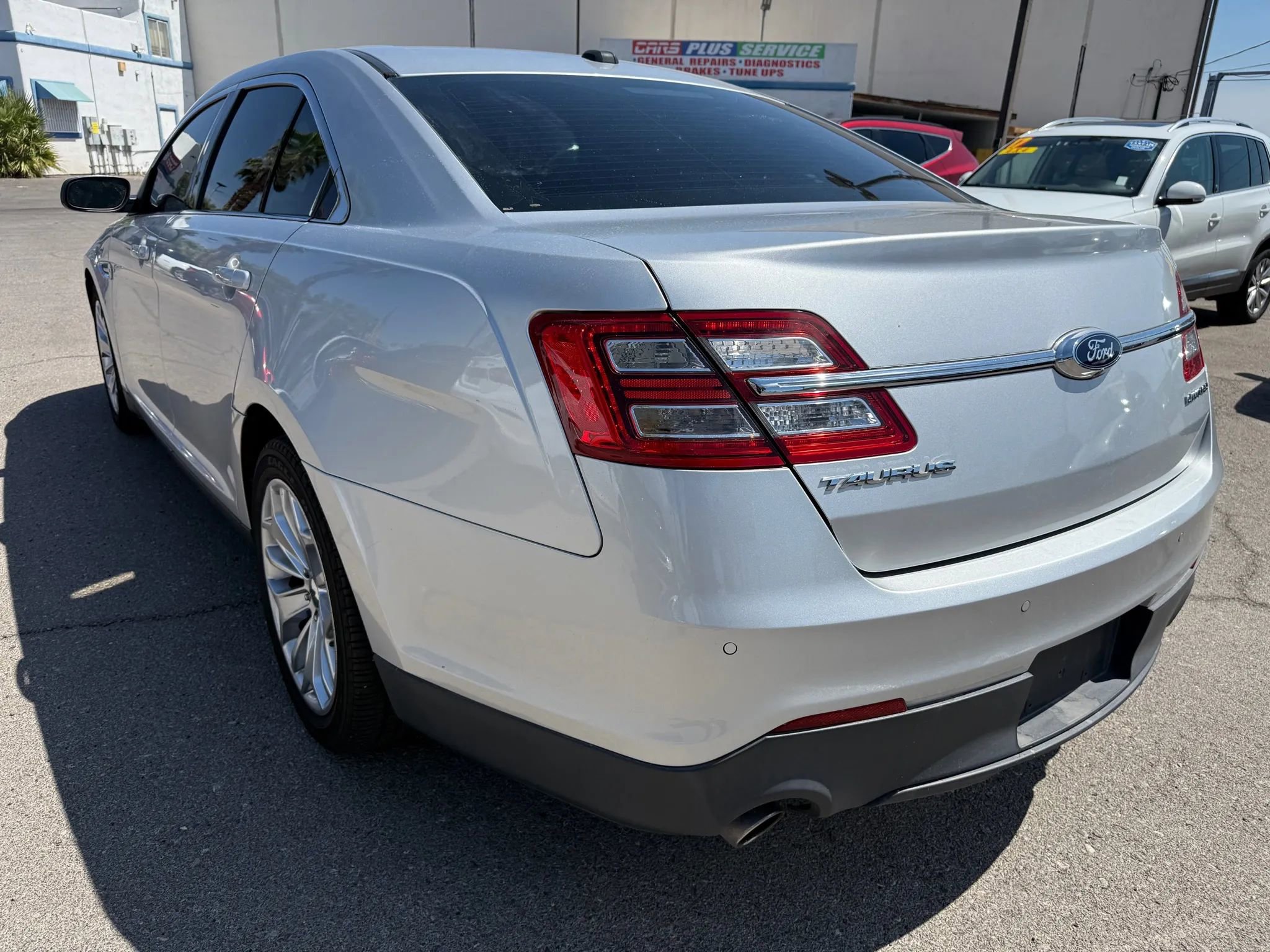Used 2013 Ford Taurus Limited image 4