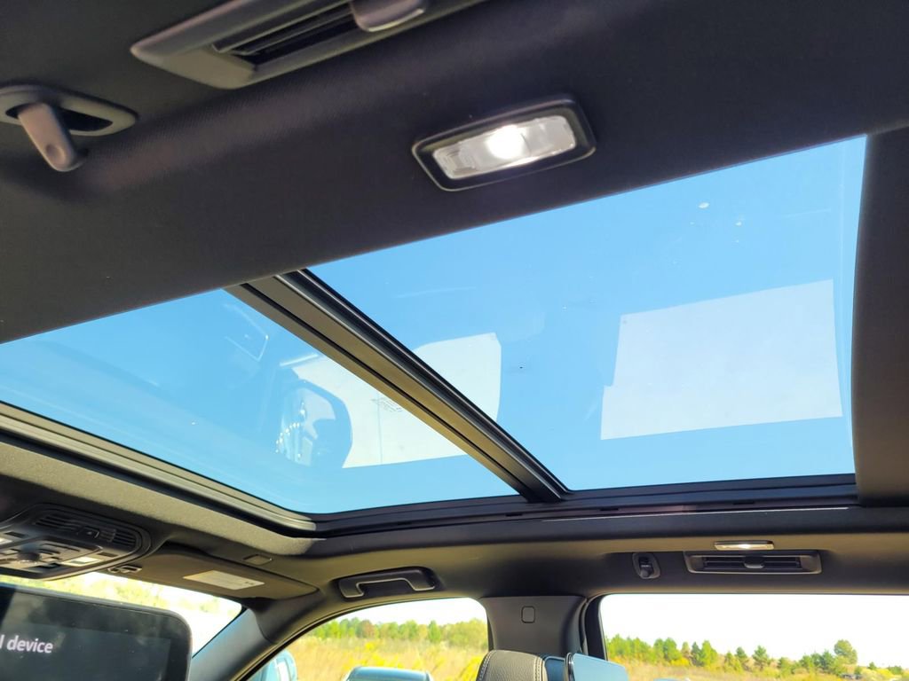 Used 2023 GMC Yukon Denali w/ Denali Reserve Package image 13