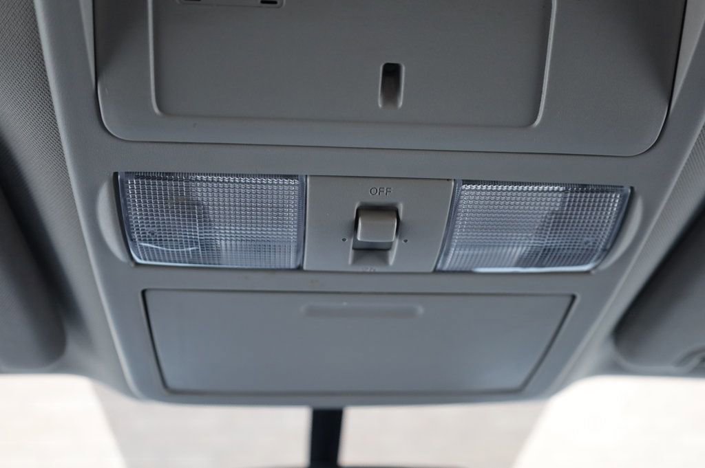 Used 2018 Nissan Titan SV image 36