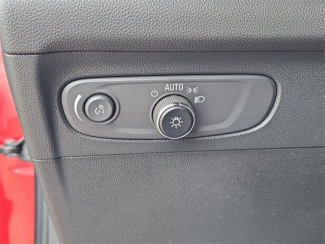 Used 2023 Buick Envision Essence image 8