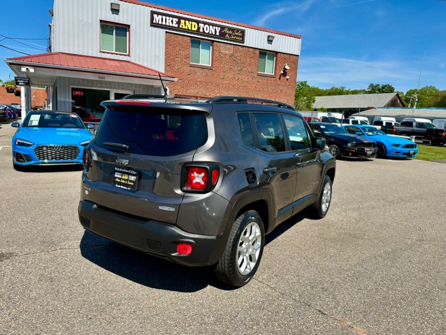 Used 2017 Jeep Renegade Latitude AWD/4WD image 6