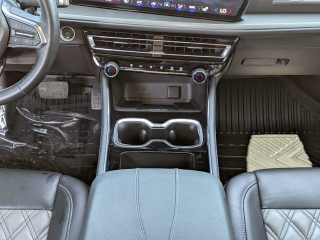 Used 2025 Chevrolet Traverse LT w/ Midnight/Sport Edition FWD image 19