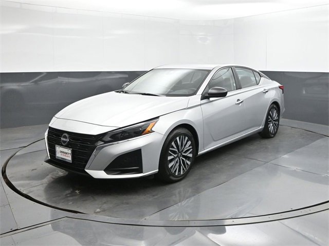 Used 2024 Nissan Altima 2.5 SV