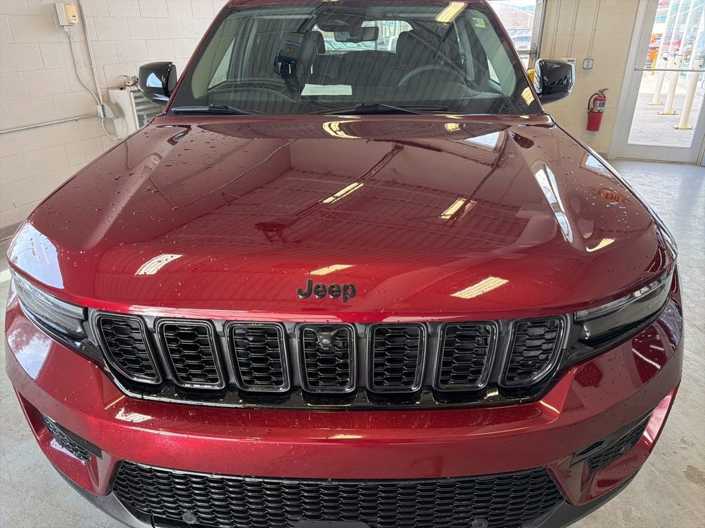 Used 2023 Jeep Grand Cherokee Limited w/ Luxury Tech Group II image 28