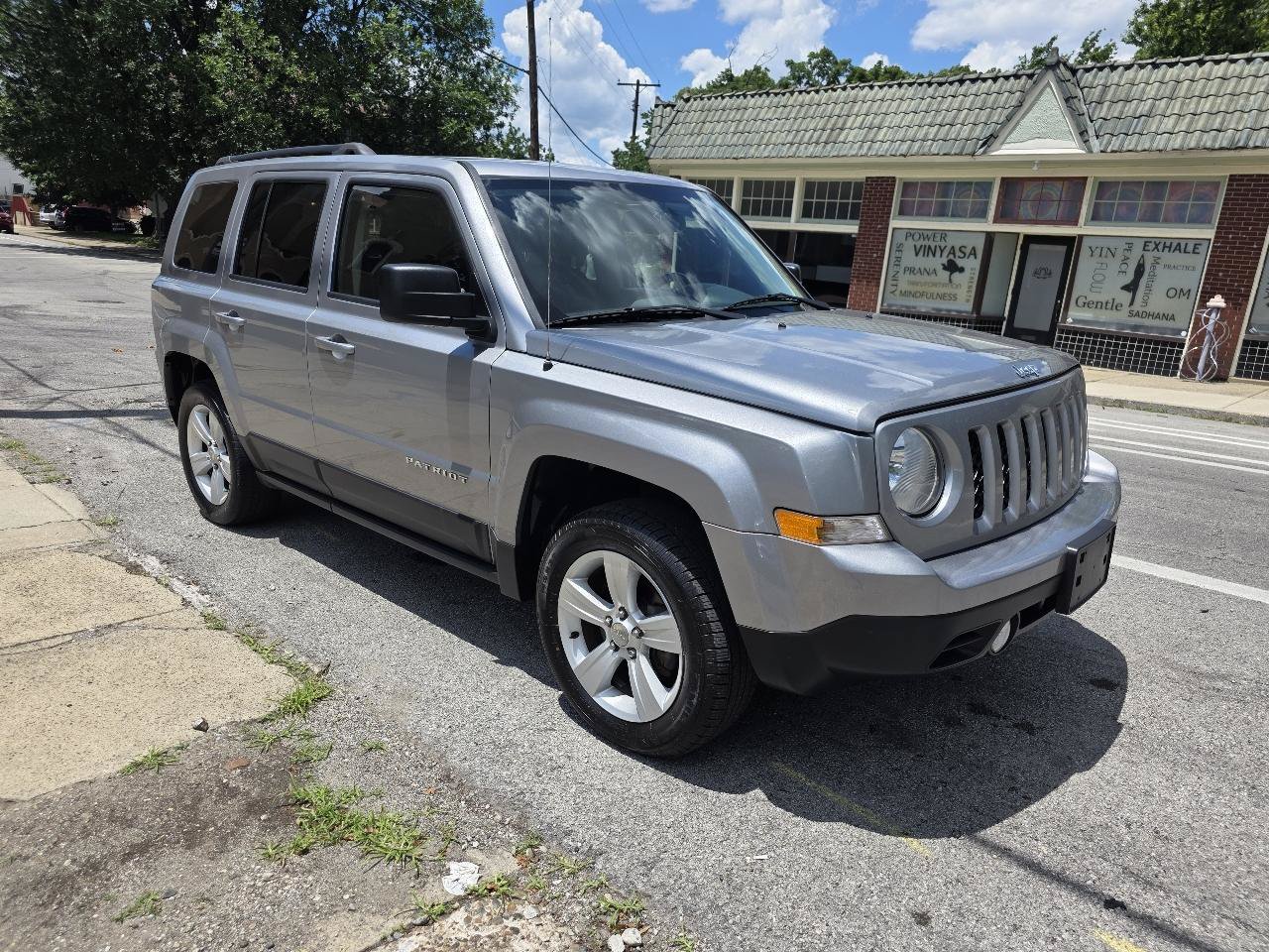 Used 2017 Jeep Patriot Latitude AWD/4WD image 8