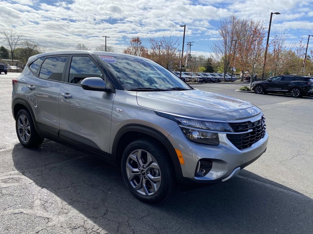 Used 2024 Kia Seltos LX AWD/4WD image 8