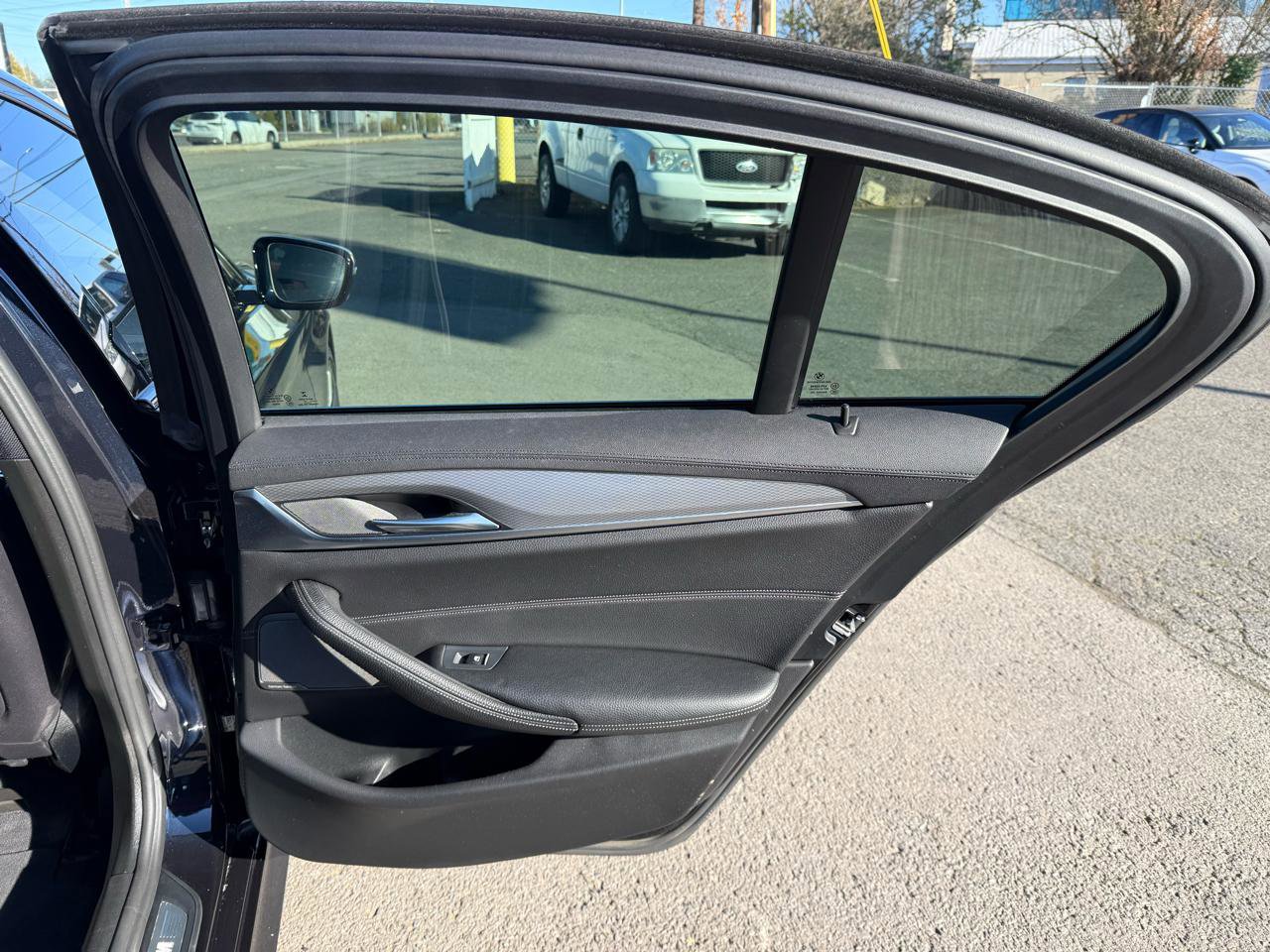 Used 2018 BMW M550i xDrive AWD/4WD image 17