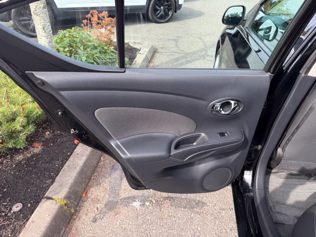 Used 2014 Nissan Versa SV FWD image 15
