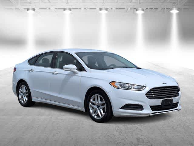 Used 2015 Ford Fusion SE FWD image 2