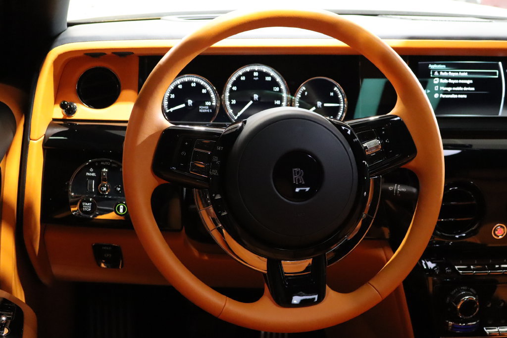 Used 2023 Rolls-Royce Phantom Sedan w/ Leather Finishing Pack RWD image 12
