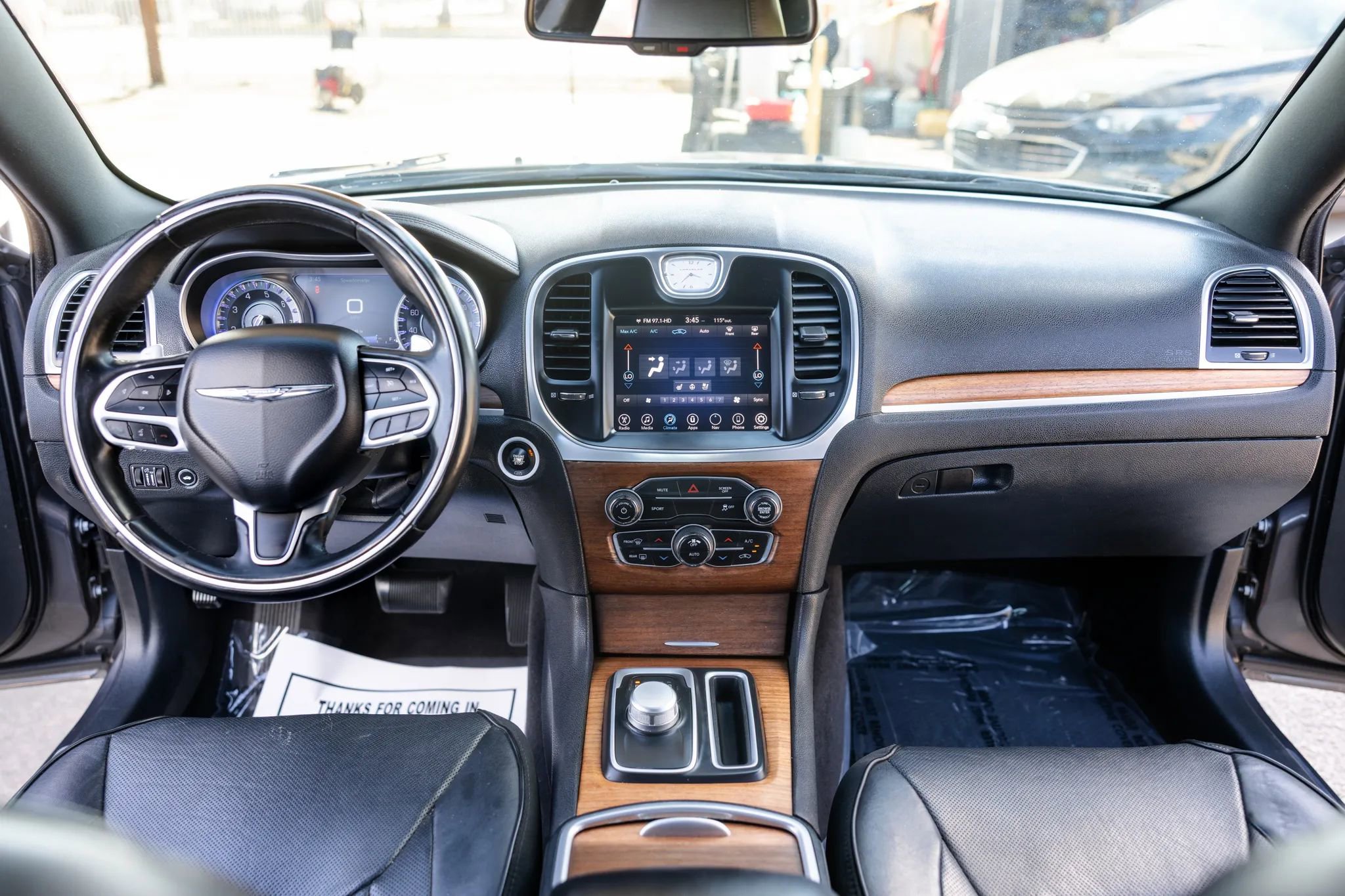 Used 2017 Chrysler 300 C Platinum image 19