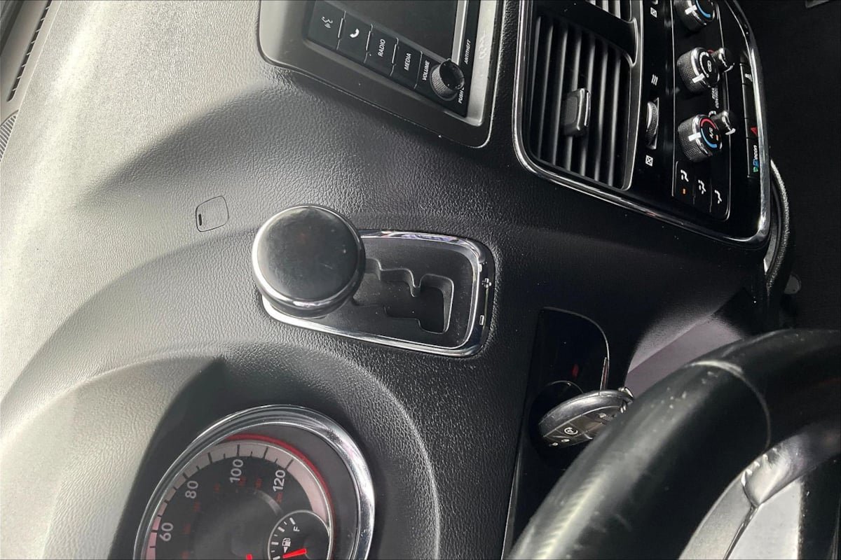 Used 2018 Dodge Grand Caravan SE FWD image 16