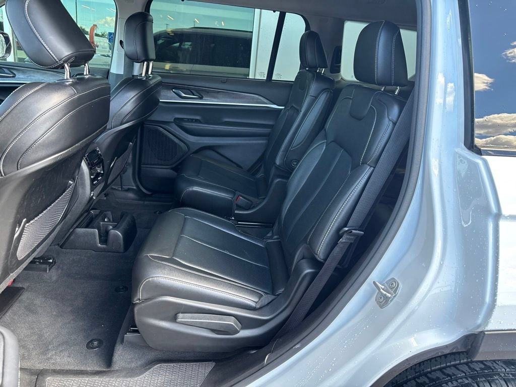 Used 2023 Jeep Grand Cherokee L Limited w/ Luxury Tech Group II AWD/4WD image 19