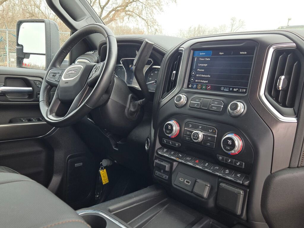 Used 2023 GMC Sierra 3500 AT4 w/ AT4 Preferred Package AWD/4WD image 7