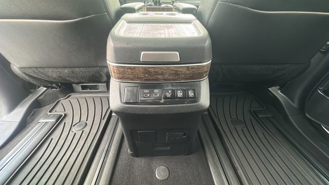 Used 2025 Toyota Sienna Platinum image 14