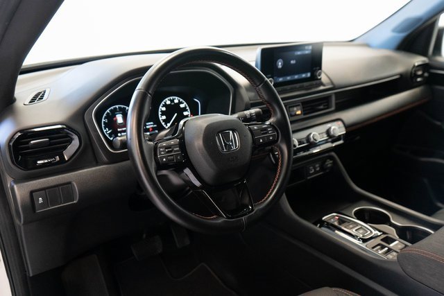 Used 2025 Honda Pilot Sport image 3