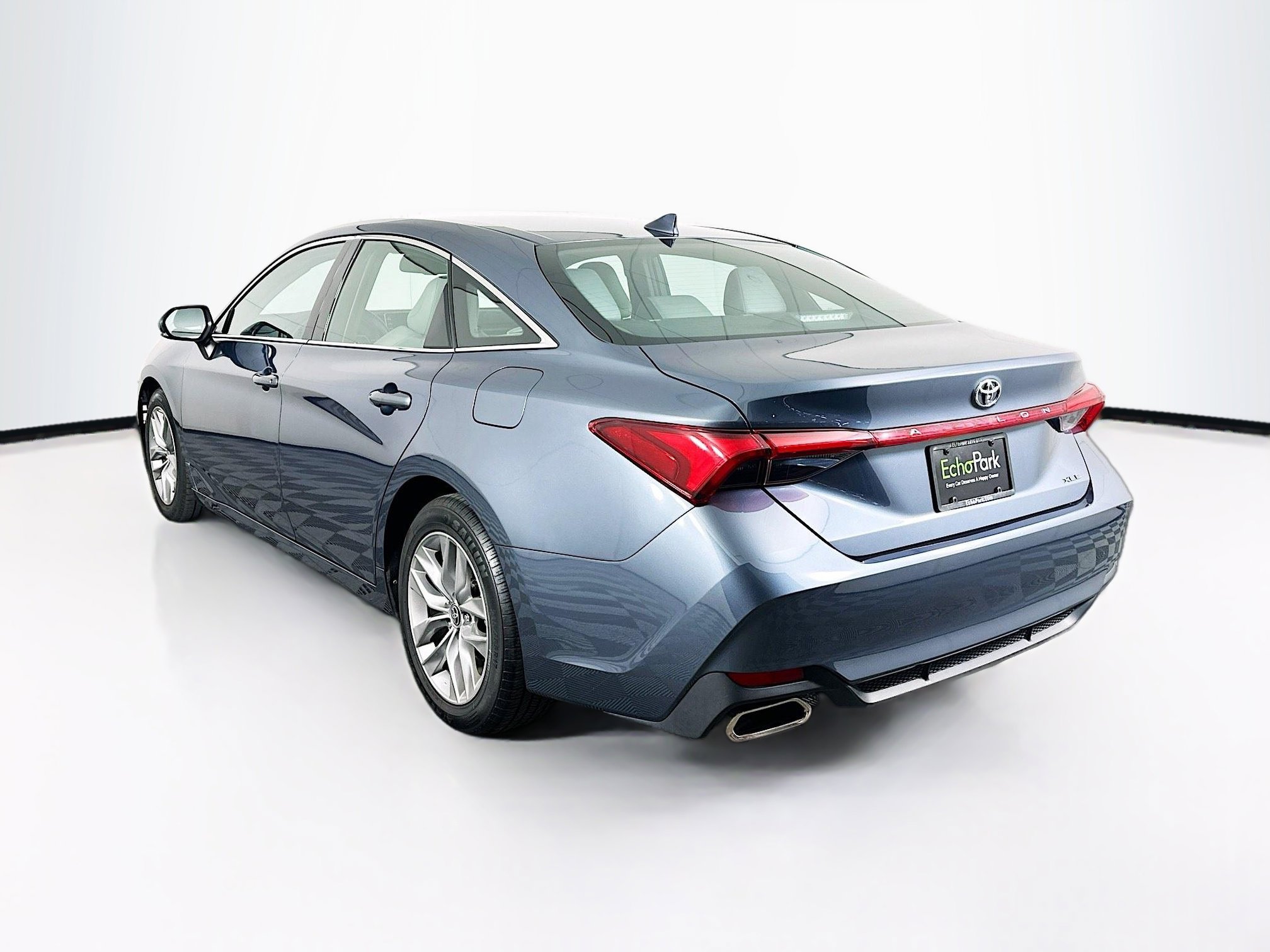 Used 2022 Toyota Avalon XLE image 5