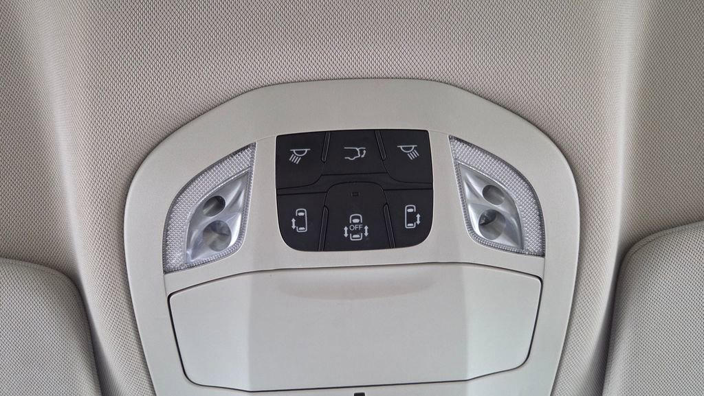Used 2021 Chrysler Pacifica Touring-L FWD image 29