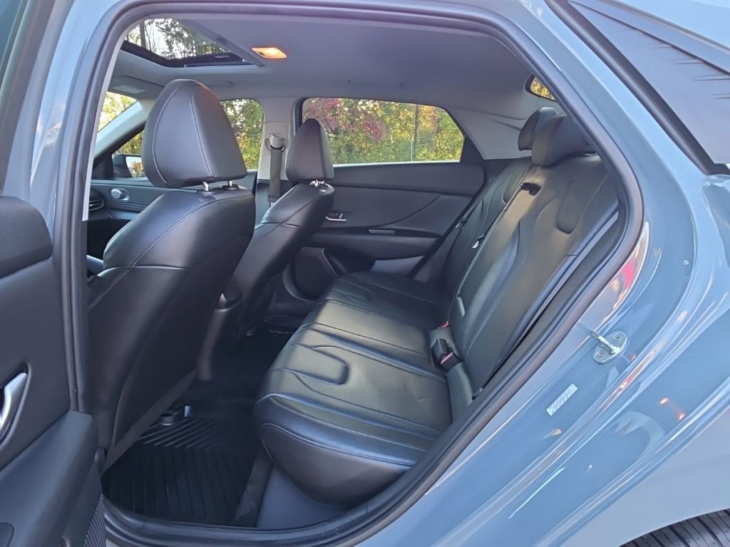 Used 2023 Hyundai Elantra Limited image 35