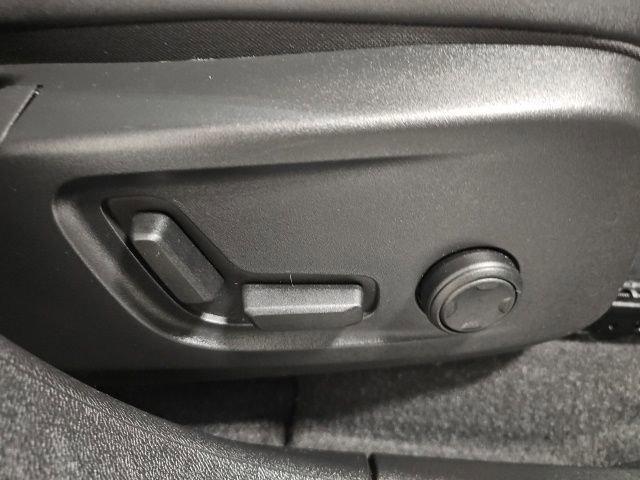Used 2022 Volvo XC40 P8 Recharge Ultimate image 37
