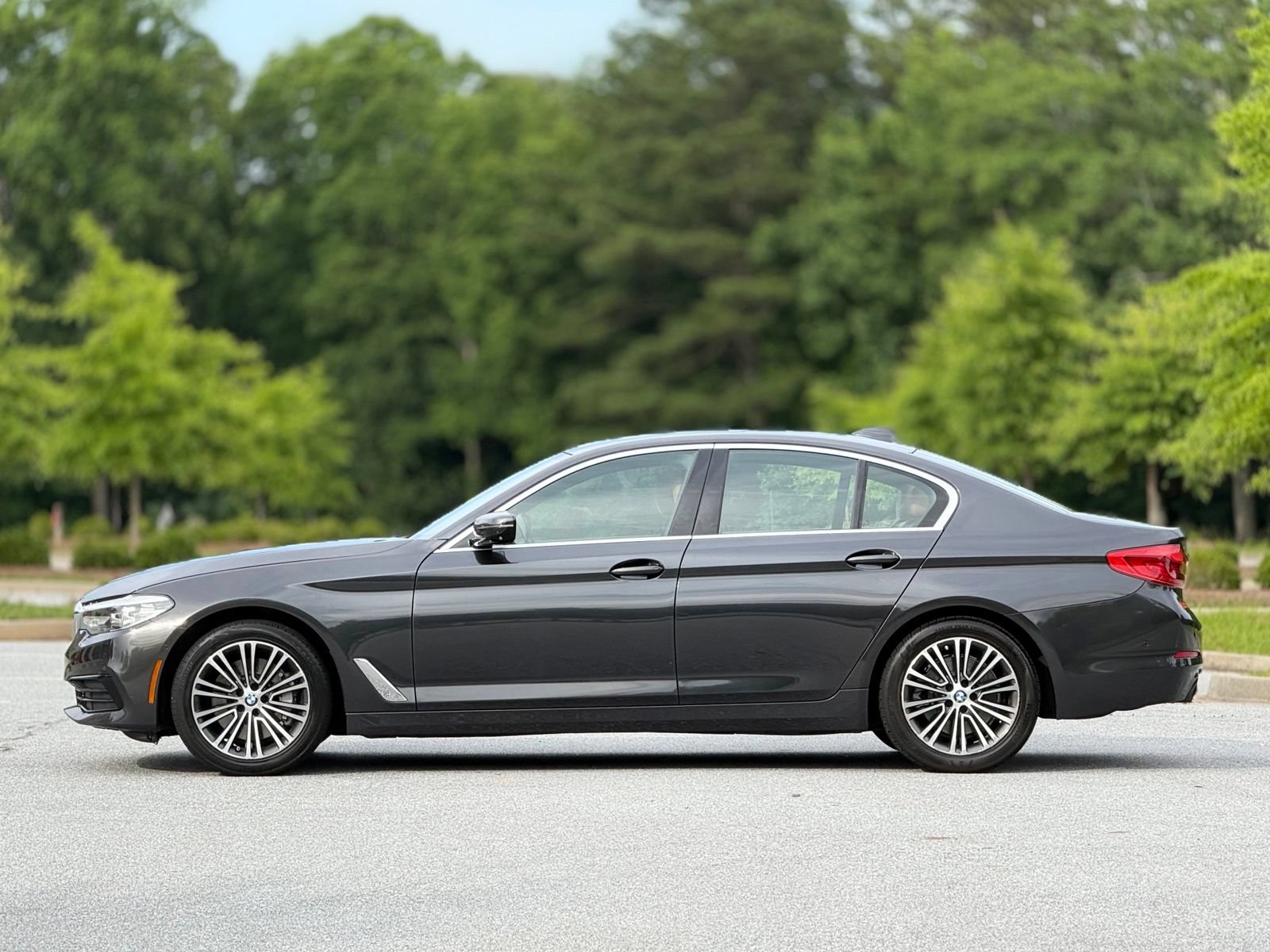 Used 2019 BMW 530i xDrive w/ Premium Package AWD/4WD image 9