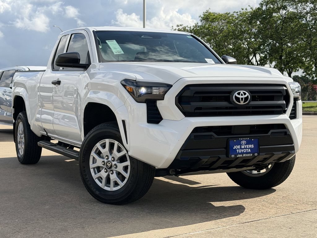 Used 2025 Toyota Tacoma SR AWD/4WD image 2