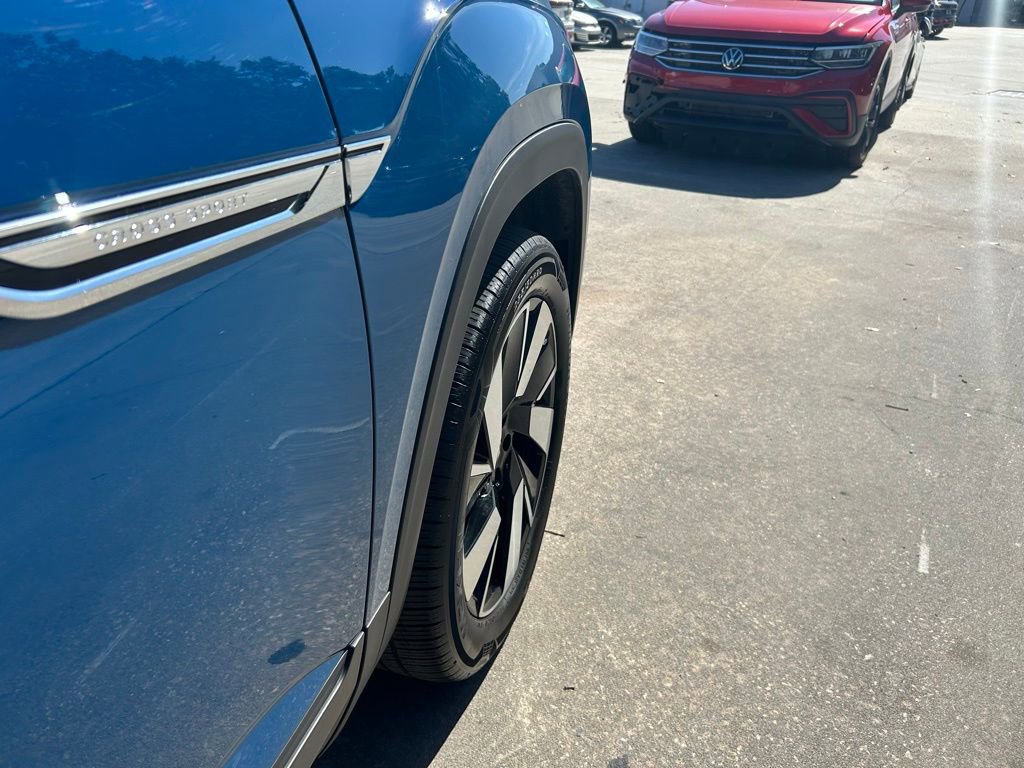 Used 2025 Volkswagen Atlas Cross Sport SE w/ Panoramic Sunroof Package image 34