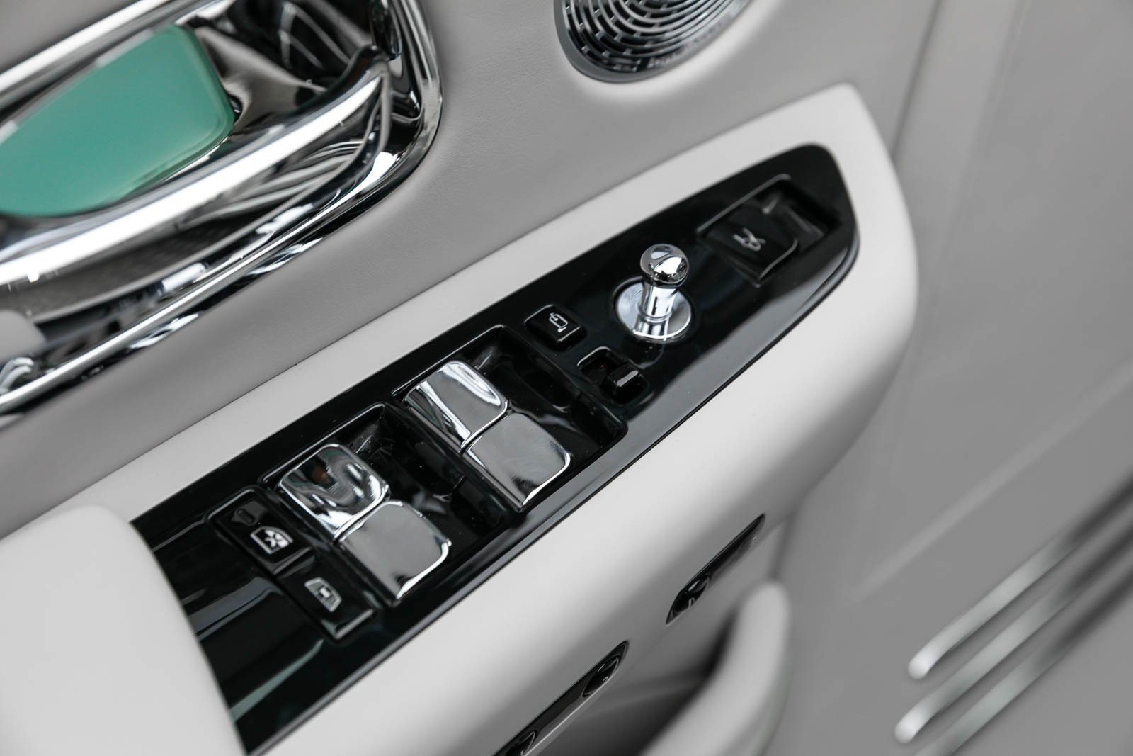 Used 2024 Rolls-Royce Phantom Extended Wheelbase w/ Leather Finishing Pack image 10