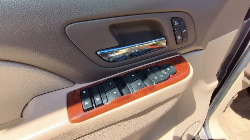 Used 2014 Chevrolet Tahoe LT w/ Luxury Package RWD image 14