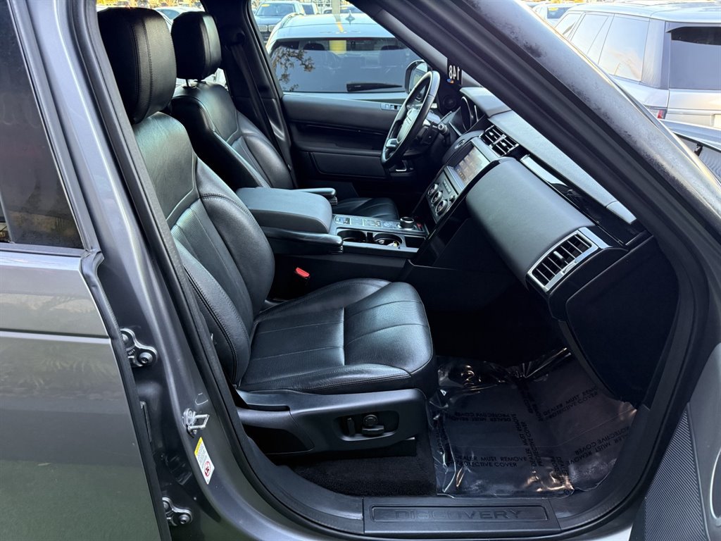 Used 2020 Land Rover Discovery SE AWD/4WD image 17