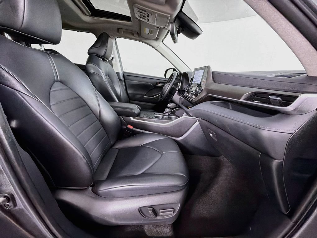 Used 2023 Toyota Highlander XLE FWD image 30