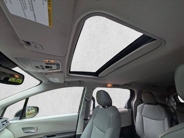 Certified 2022 Toyota Sienna XLE FWD image 14