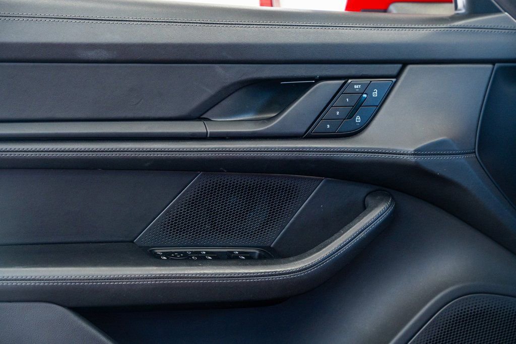 Used 2022 Porsche Taycan 4S image 32