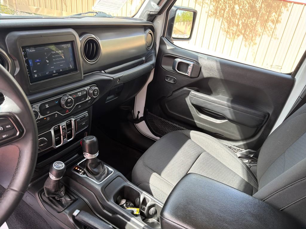 Used 2023 Jeep Gladiator Sport image 16